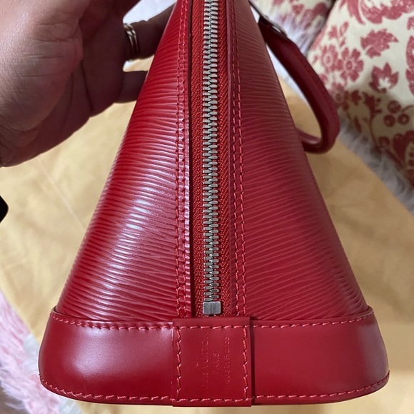 Authentic Louis Vuitton Alma red Epi leather - Picture 9 of 14